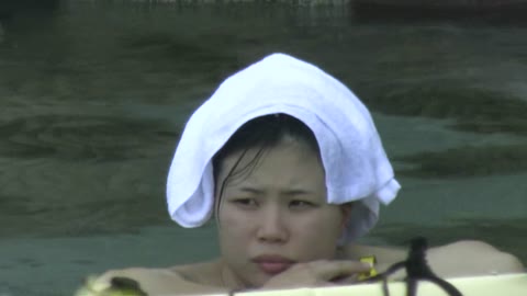         Peeping-Eyes Open Air Bath TO-4404_99
    