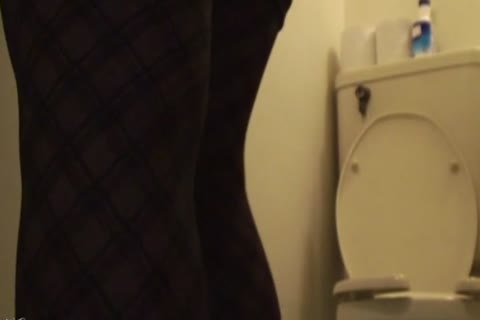         無修正　 デパ－トトイレ2カメ盗撮外撮り有
    