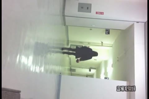         無修正　週末限定　大学トイレ手取り待ち伏せ盗撮
    
