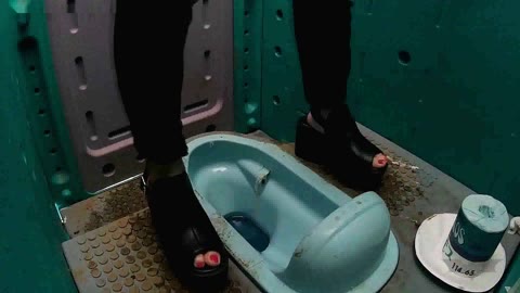         【若い女良の痴態洗面所】痴態洗面所 Vol.06　中が「マジヤバいヨネ！」洗面所
    