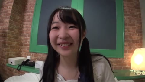         【無】あどけない娘２０歳ＪＤ！このキッツいおマンコにドップリ生中出し！
    