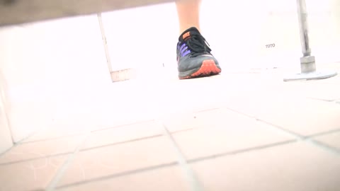         【至高洗面所盗撮】27 体育館 局部好きの為の下方撮り特集!!05
    