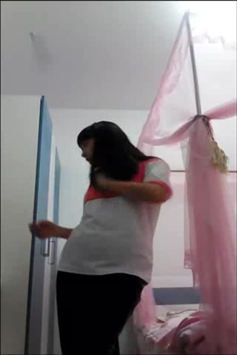         自撮りすとりっぷ♪綺麗なおっぱい〇学生のくぱぁ☆
    