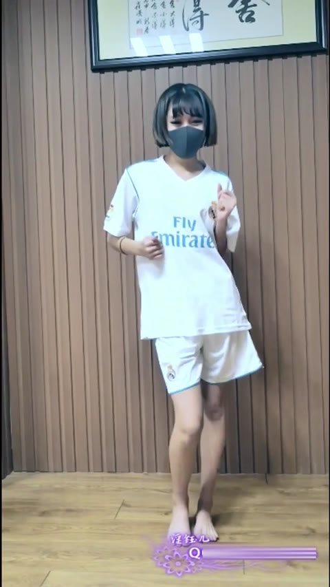         中国 美少女 全裸で踊ってみた！
    