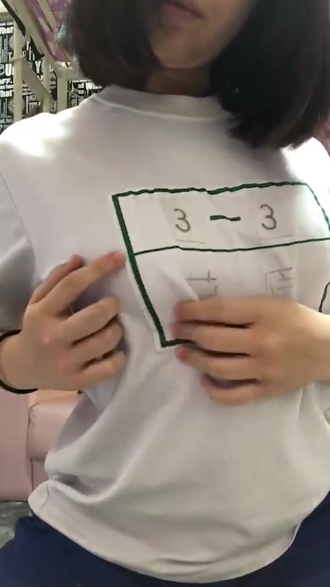         かわいすぎるアイドル研究生C体操服見せつけながらオナニー
    