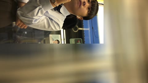         前屈みや風でふわふわ･･･など
    