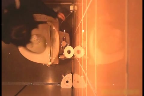         NEU 「若く綺麗な女性のみをターゲットにすべく、被写体の質や場所には徹底的にこだわり
    