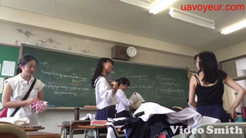         担任が流出校内教室の着替え2
    