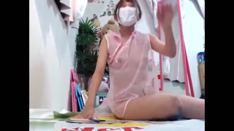         スケスケチャイナ服着て乳首まで透けちゃってるエロ配信！
    