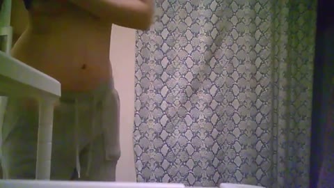         妊娠中の嫁さんを隠し撮りして、夜な夜な抜いています
    