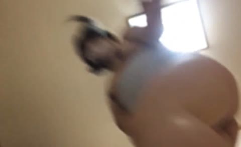         何回も何回も逝ってしまう変態女
    