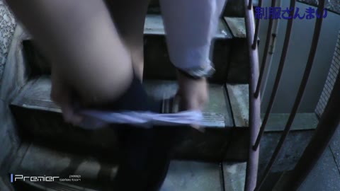         制服JX。パンツ売ってと呼び出して諭吉追加でフェラしてもらう♪
    