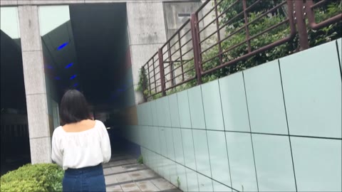         【純白パンティーをじっくりと。。】ロリっ娘ボブショートちゃんにエレベーター内でべったり粘着盗撮。
    