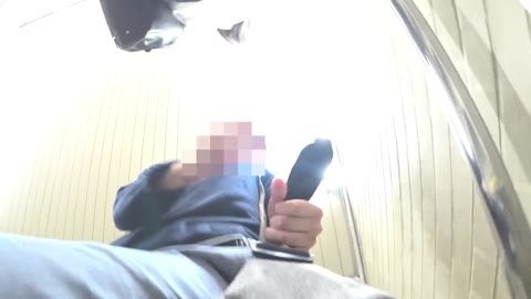         【本物盗撮】リアルで痴漢してみた
    