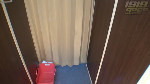         1919gogo Changing room dwk024_0140_01
    