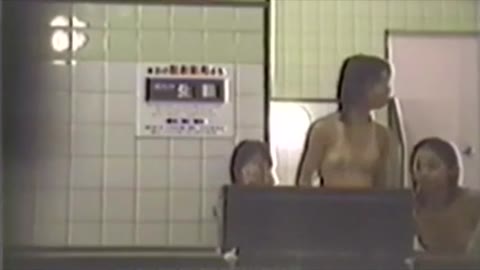         美少女【Ｃ】お風呂で会話に夢中丸見え盗撮
    