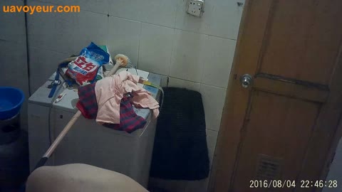         バスルームで素敵なアジアの女の子 1
    