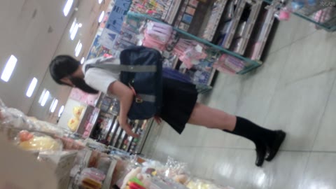         逆さの瞬間part52（顔有,めくり,ブラ,水平・前方視点F撮り,生P28発) 【逆さ撮り】
    