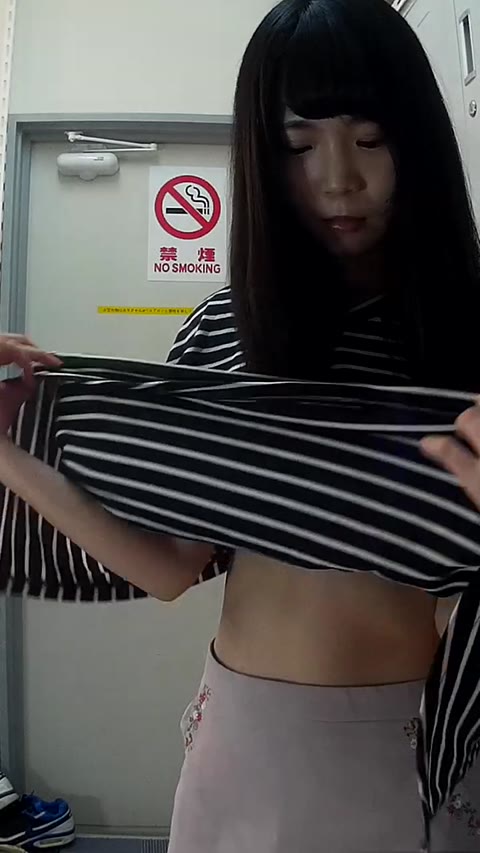         【素人・個人撮影】下着NGの個人撮影会で隠撮　りかちゃん《着替え》
    