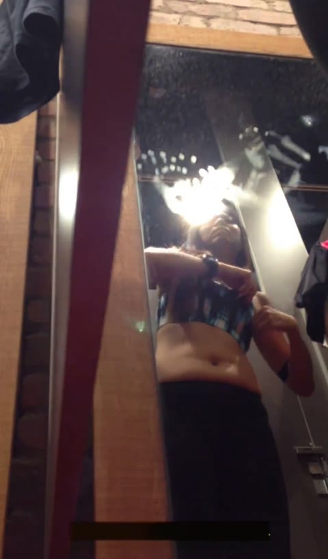         美少女試着室7人
    