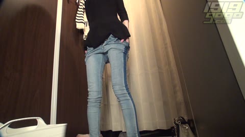         1919gogo Changing room dwk005_0240_01
    