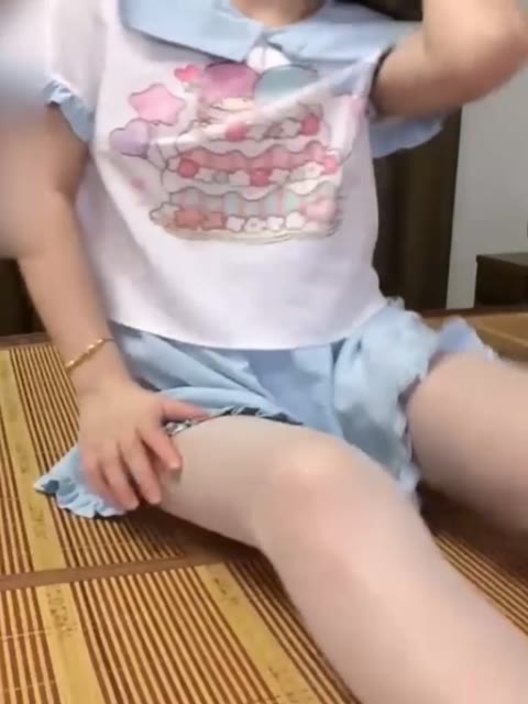         可愛い黒髪メガネの中華炉利娘は剛毛です。1076p
    