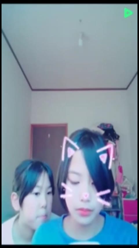         キューティ　仲良し２人でお風呂　自撮り
    