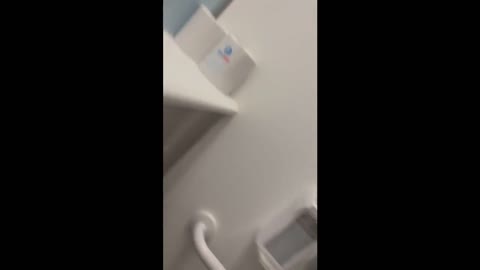         トイレ空撮【空港職員.1】
    