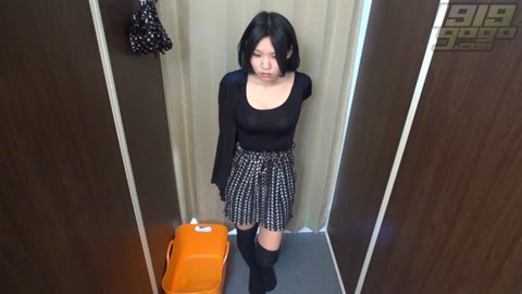         1919gogo Changing room dwk026_0140_01
    