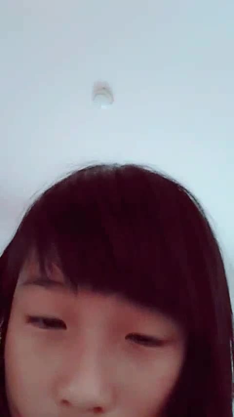         エース　家族がいるのにおっぱい見せちゃう
    