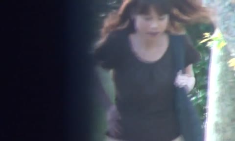         野外立ちションベン女
    