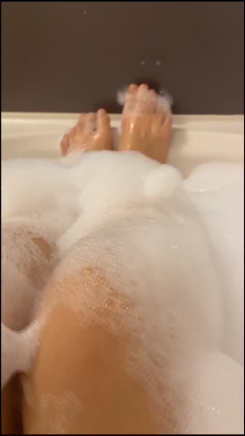         お風呂から剃毛配信♪するモデル美女☆ガチ潜入!!ｃ合宿着替え,, ほか４作品
    