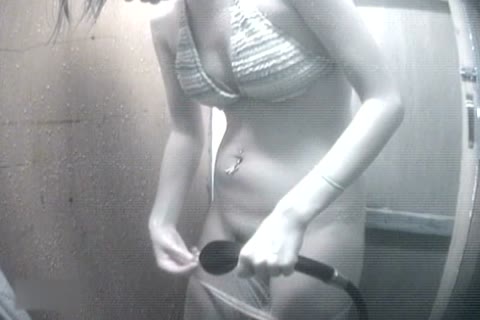         夏海シャワー室！ベトベトお肌をサラサラに！VOL.14
    