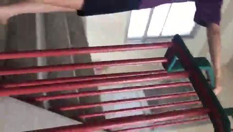         k同級生の男子に盗撮される
    