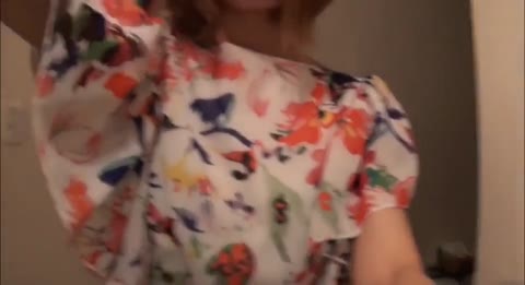         可愛い娘が自宅で自画撮り剃毛＆放尿
    