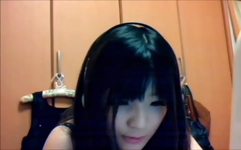         配信を切り忘れた美少女
    