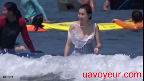         海で透け透け胸チラ乳首後半
    