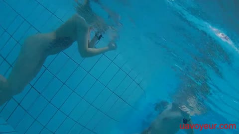         興味津々JS2人組がJKカップルのいちゃつきを観察
    