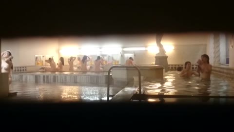         【レア】これはスゴい♥ JKがJKを隠し撮り♥リアルすぎる本物♥修学旅行 浴室盗撮 ♥ 06
    