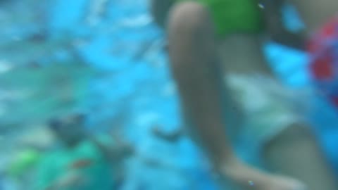         ハリのある美巨乳JC!プールで水中乳揺れ
    