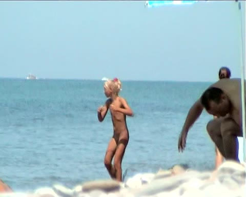         マリーナ ヌード オン ビーチ Day1
    