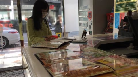         徹夜明けカラオケで全裸着替えはじめた制服少女を追跡盗撮
    