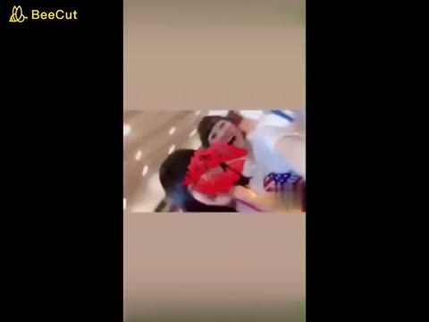         【永久保存】超貴重！超美少女ＪＫがオナどころかプライベート映像まで流出！！
    