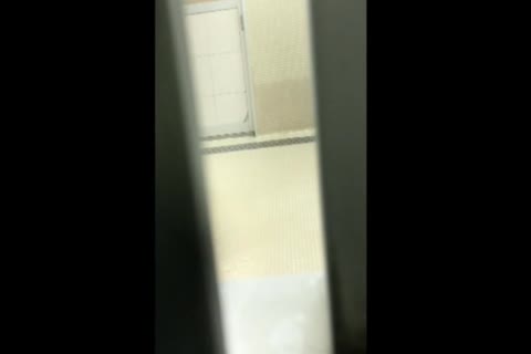         覗かれた貧乳女子●生（窓の隙間からじつくり盗撮）
    