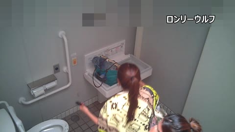         トイレ安らぎ極⑤巨乳美女とモデル風美女の笑顔
    