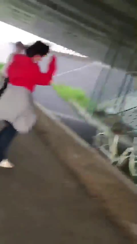         校舎の内外で起きてること
    