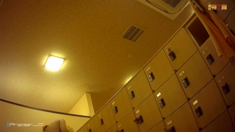         【神降臨　風呂編】パイパン美女　身体を拭くのに脚を上げて具が丸見えに【神降臨　Vol.028】
    