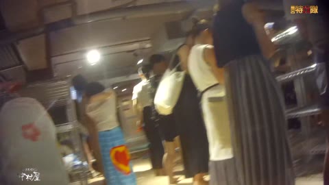         幻 プール編No.014 お尻が迫ってくる ナイトプール盗撮
    