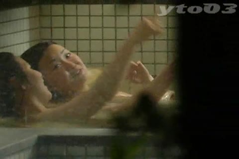         【合宿少女たちの入浴に密着　Vol.3】ムチムチな若い裸体
    