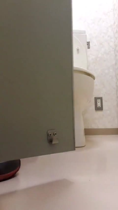         トイレ 限界おしっこ我慢 お漏らし
    